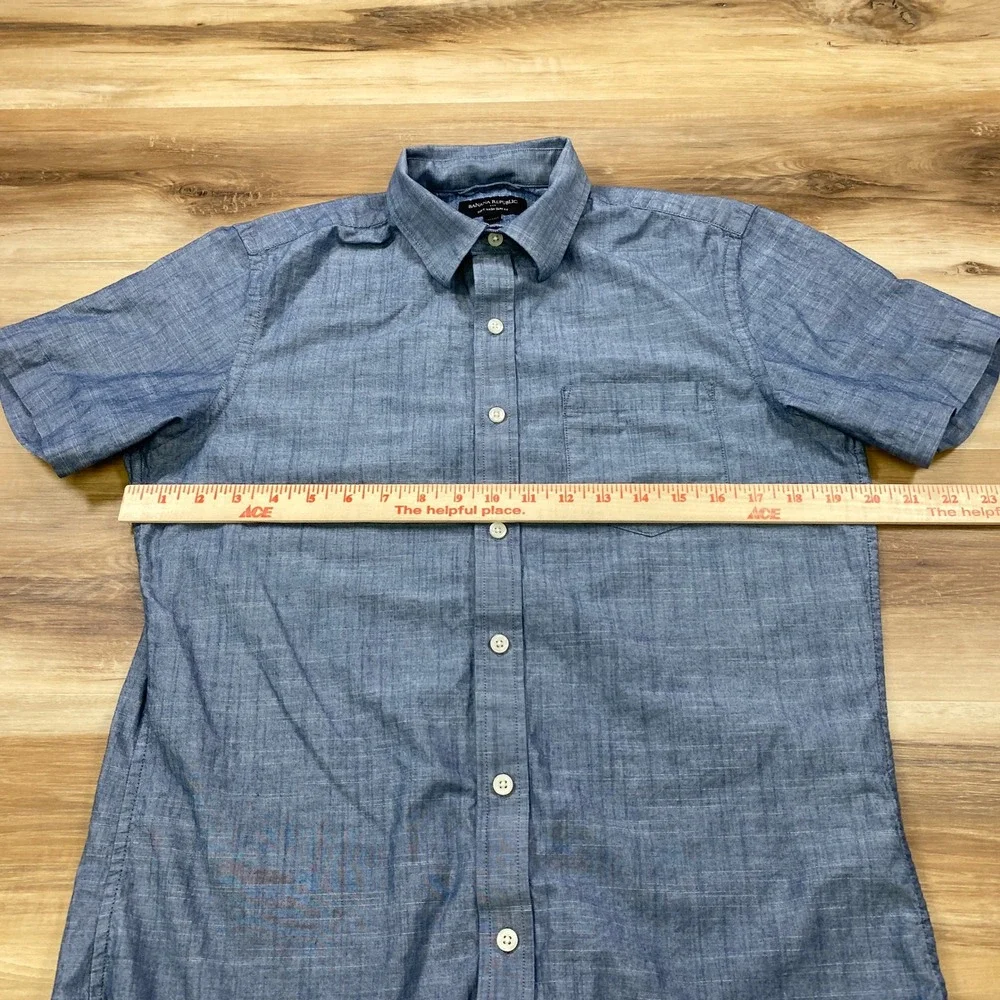 Banana Republic Button Up Mens Small Slim Fit Cotton Chambray Blue Classic Shirt